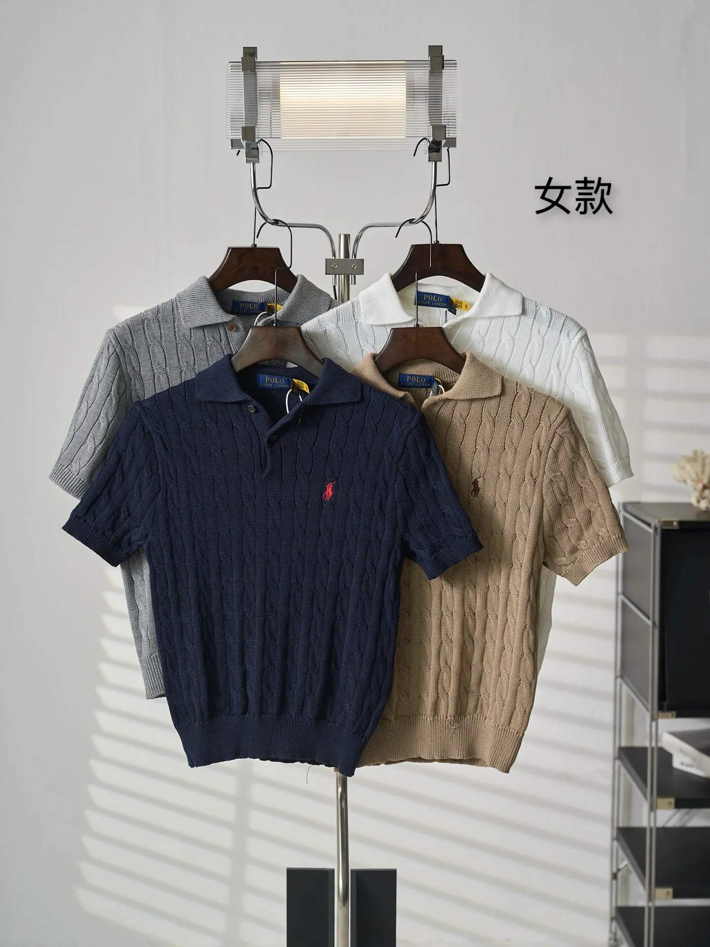 「 」